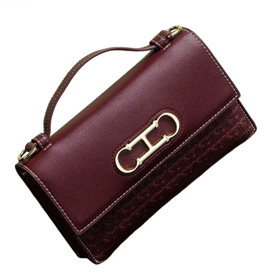 Montierra Luxe — bolso elegante en cuero con diseño compacto y acabado sofisticado.