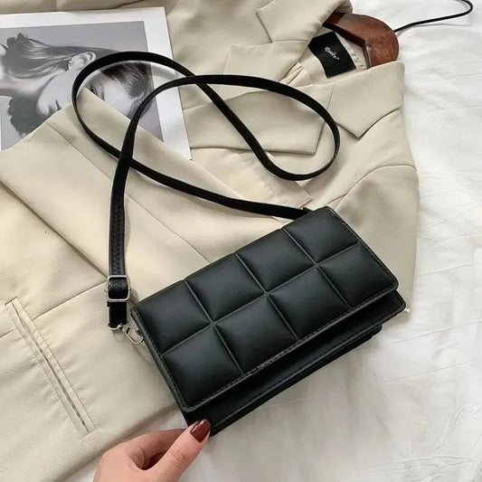 Marbella Étoile — bolso crossbody elegante en cuero PU con diseño clásico y acabado sofisticado.