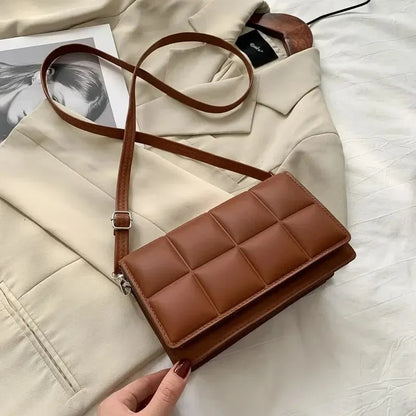 Marbella Étoile — bolso crossbody elegante en cuero PU con diseño clásico y acabado sofisticado.